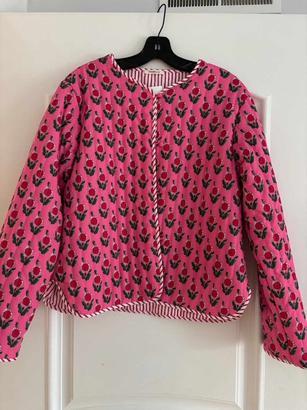 Collarless quilted jacket